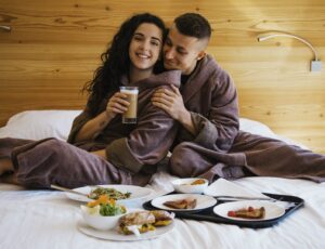 Breakfast couple vegan hotel LA VIMEA